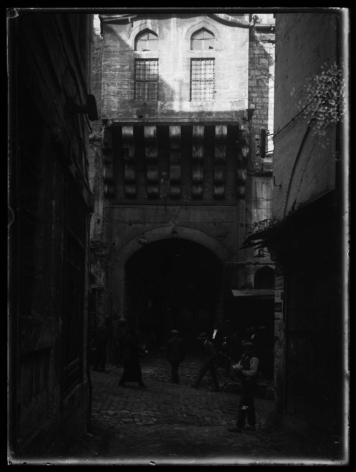 Entrée sur la rue